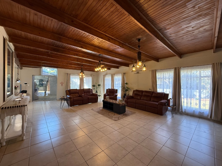 5 Bedroom Property for Sale in Schoemansville North West